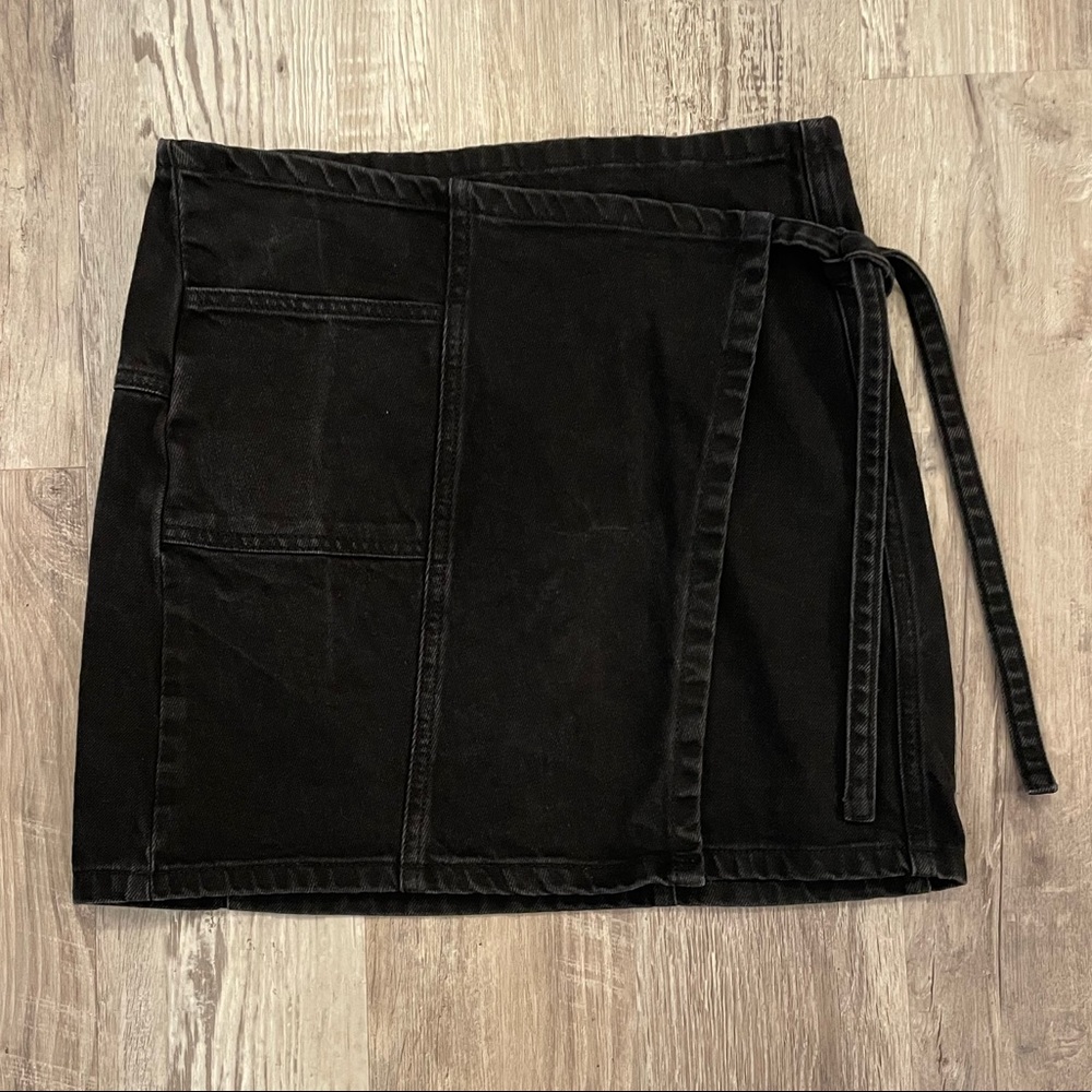 Urban Outfitters BDG Wrap and Tie Black Denim Skirt Size M